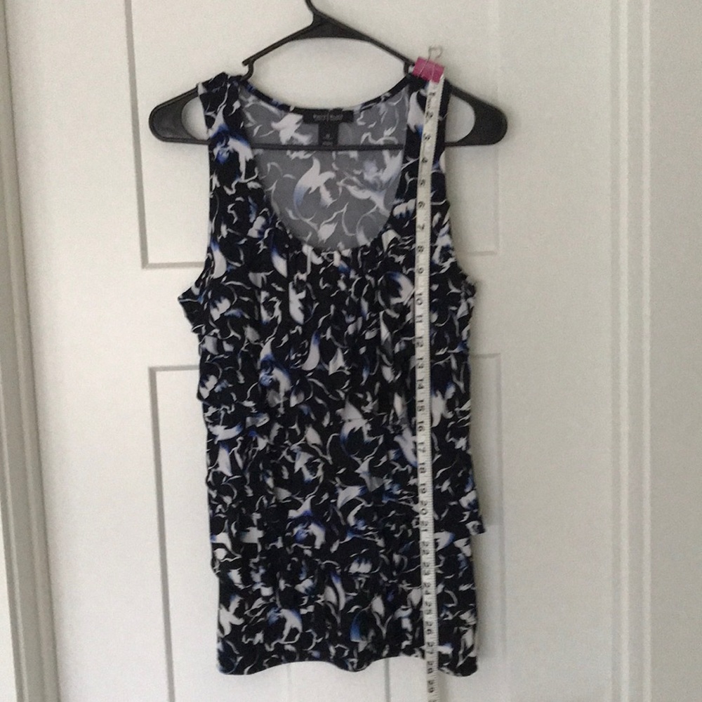 White black market top size medium